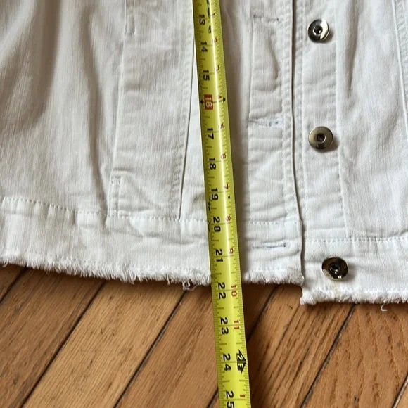 Belle by Kim gravel 🤍 Jean jacket - Picture 2 of 6